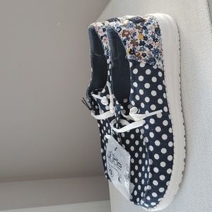 HEY DUDE WENDY FUNK NAVY FLORA DOT